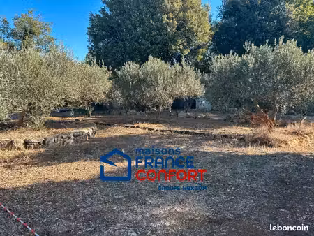 terrain 979 m² flassans sur issole
