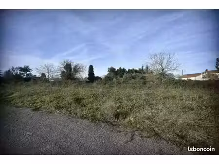 terrain à bâtir de 554 m² à la jonchere (85)