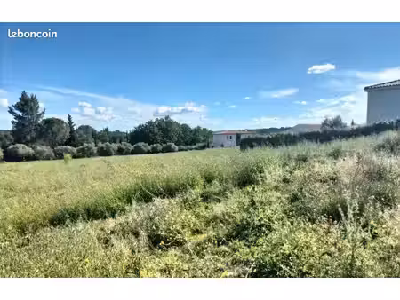 terrain 610 m² lorgues