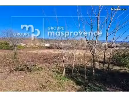 terrain à bâtir de 1600 m² à regusse (83)