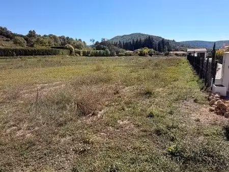 terrain à bâtir de 1043 m² à salernes (83)