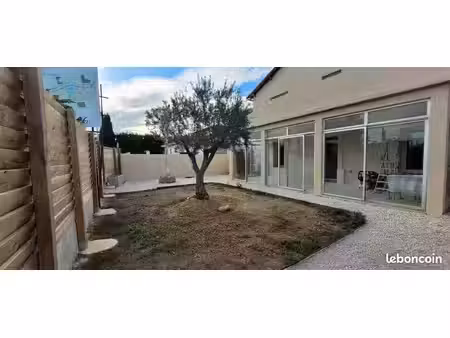 à louer – t2 avec véranda et jardin privatif