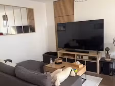 t2 meublé de 44 m² avec terrasse – parking souterrain – proche iut -dpe c