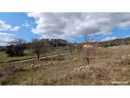 terrain 669 m² carces