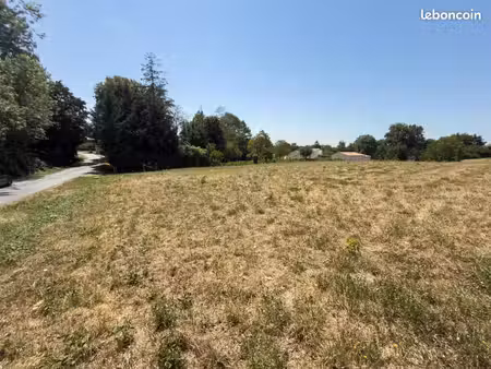 terrain 1 280 m² la reorthe