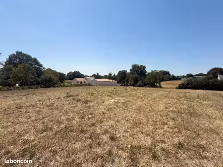 terrain 1 500 m² la reorthe