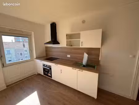 t2 54 m2 avec cuisine neuve. 530 euros charges comprises