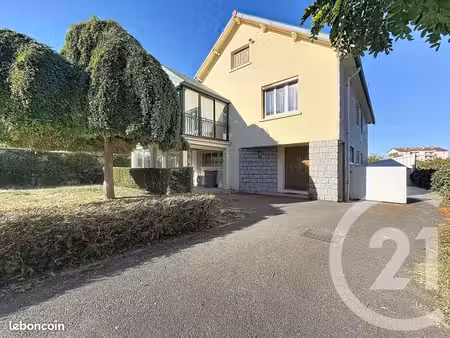 pavillon 8 pièces 277 m²