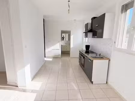 appartement 69m2 avec 2 chambres  grande cour et parking