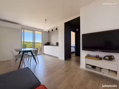 a louer  magnifique appartement meublé avec balcon et clim