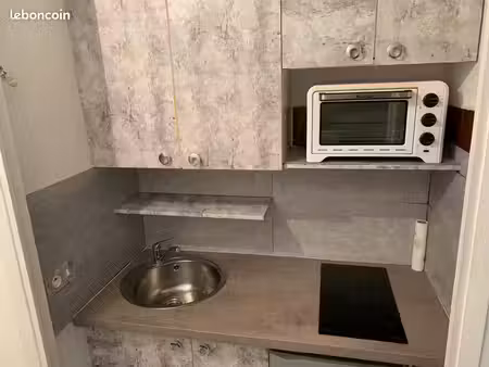 studio vue mer coté antibes dans petite copropriété au pied de la plage