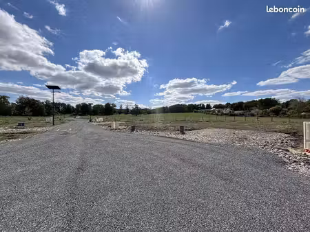 terrain à bâtir de 730 m² à bellerive-sur-allier (03)