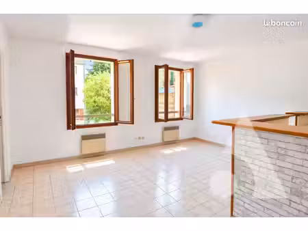 studio 1 pièce 27 m²