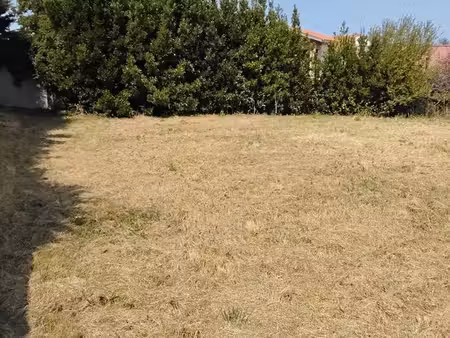grand terrain de 687 m²