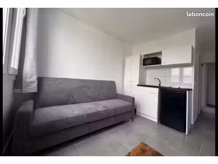 studio 13 m² meublé & équipé donnant sur cours fermée – proximité immédiate centre-ville