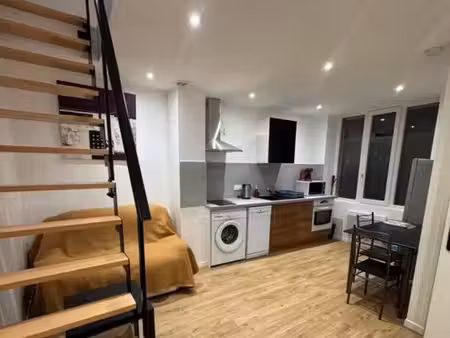 t2 en duplex entièrement rénové avec place de parking– aurillac