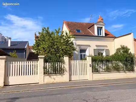 maison de ville renovee - garage + jardin