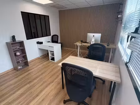 bureau privatif 15 m² meublé climatisé — tout inclus — chartres-de-bretagne