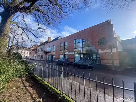 local commercial  grand standing