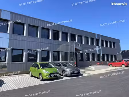 bureaux 327 m²