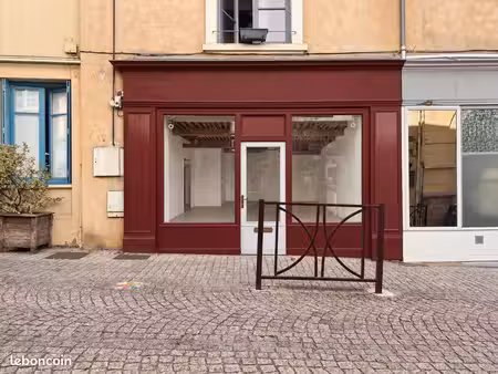 à louer–local commercial en hyper centre de trévoux