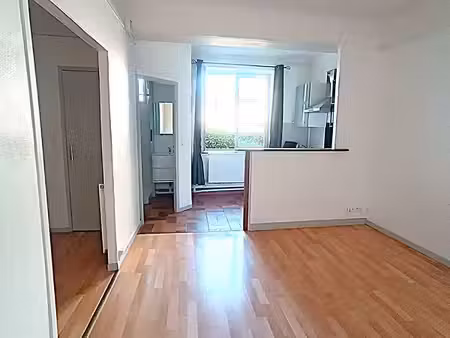 t1 bis avec espace chambre et cuisine aménagée
