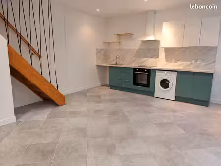 t2 duplex rénové 41 m² – cour privative + cave – cuisine équipée