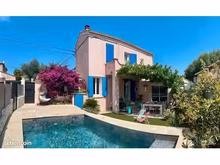 maison mitoyenne avec jardin et piscine