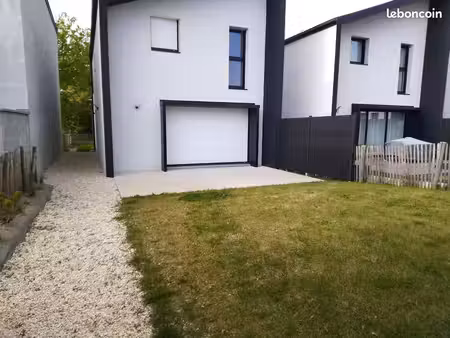 maison. 6 pièces. 105m²