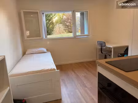 studio meublé refait à neuf – saint-cloud