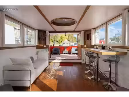 location sur une péniche de 115m2 vue sur la défense