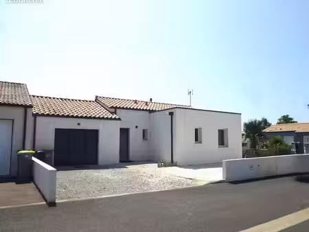 maison plain pied 3 chambres  grand garage  proche commodités