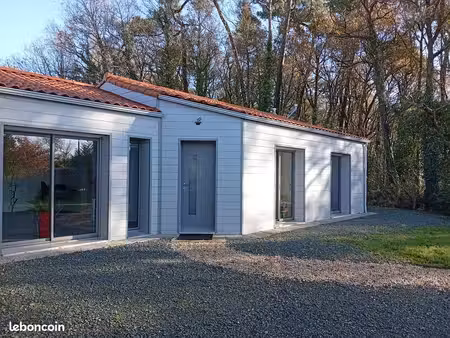 maison récente de plain-pied