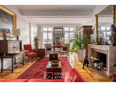 très bel appartement bourgeois avec balcons place bellecour