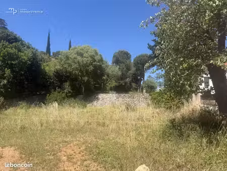 terrain à bâtir de 518 m² à la garde (83)