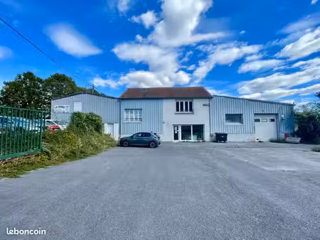 local commercial 905 m² lucquy