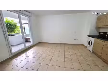 f2 + terrasse + parking