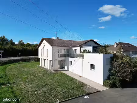 immeuble 7 pièces 255 m²