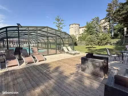 chateau 50 pièces 1500 m²