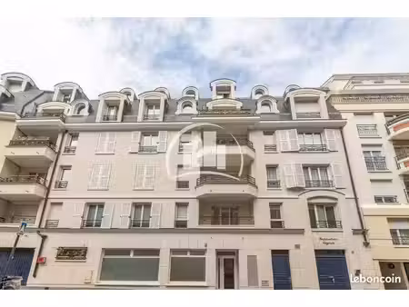 boutique 45 m² les lilas