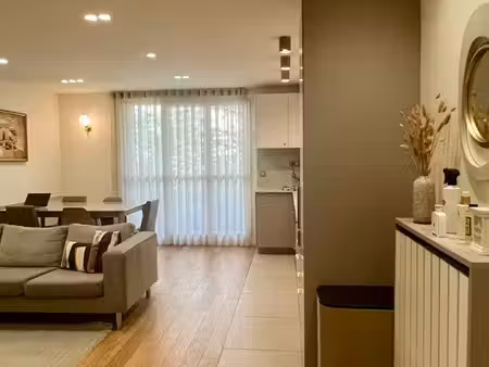vincennes - rue de montreuil — 75 m² — 3 chambres — balcon — cave — box