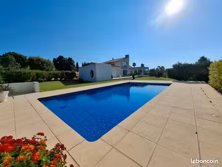 propriété exeptionnelle villa somptueuse de type 5 pour 146m² plus dépendances piscine poo