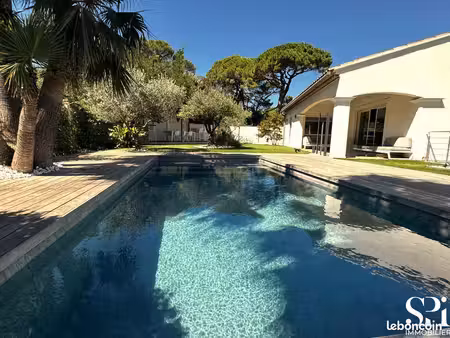 villa 5 pièces 180 m²