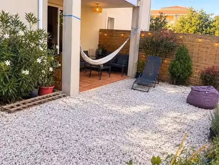 à vendre – appartement en rez-de-chaussée avec terrasse  jardin privatif et parking