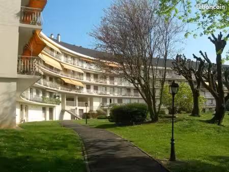 parkings intérieur à louer centre-ville chennevieres 95