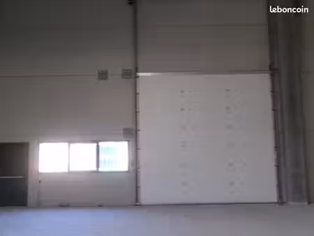 entrepôt 332 m² montauroux