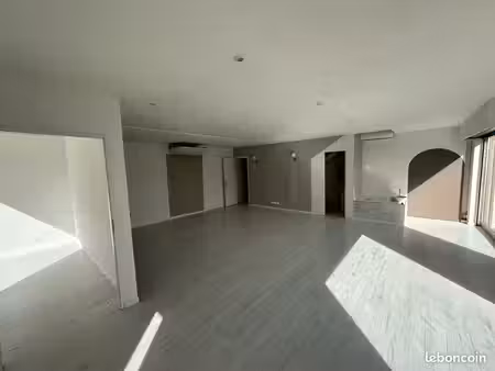 local commercial 116 m² montauroux