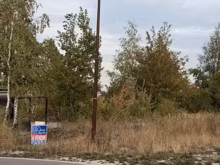 terrain 823 m² macey