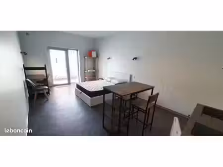 studio 1 pièce 28 m²