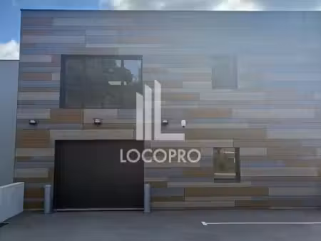 local bureaux 1 225 m²